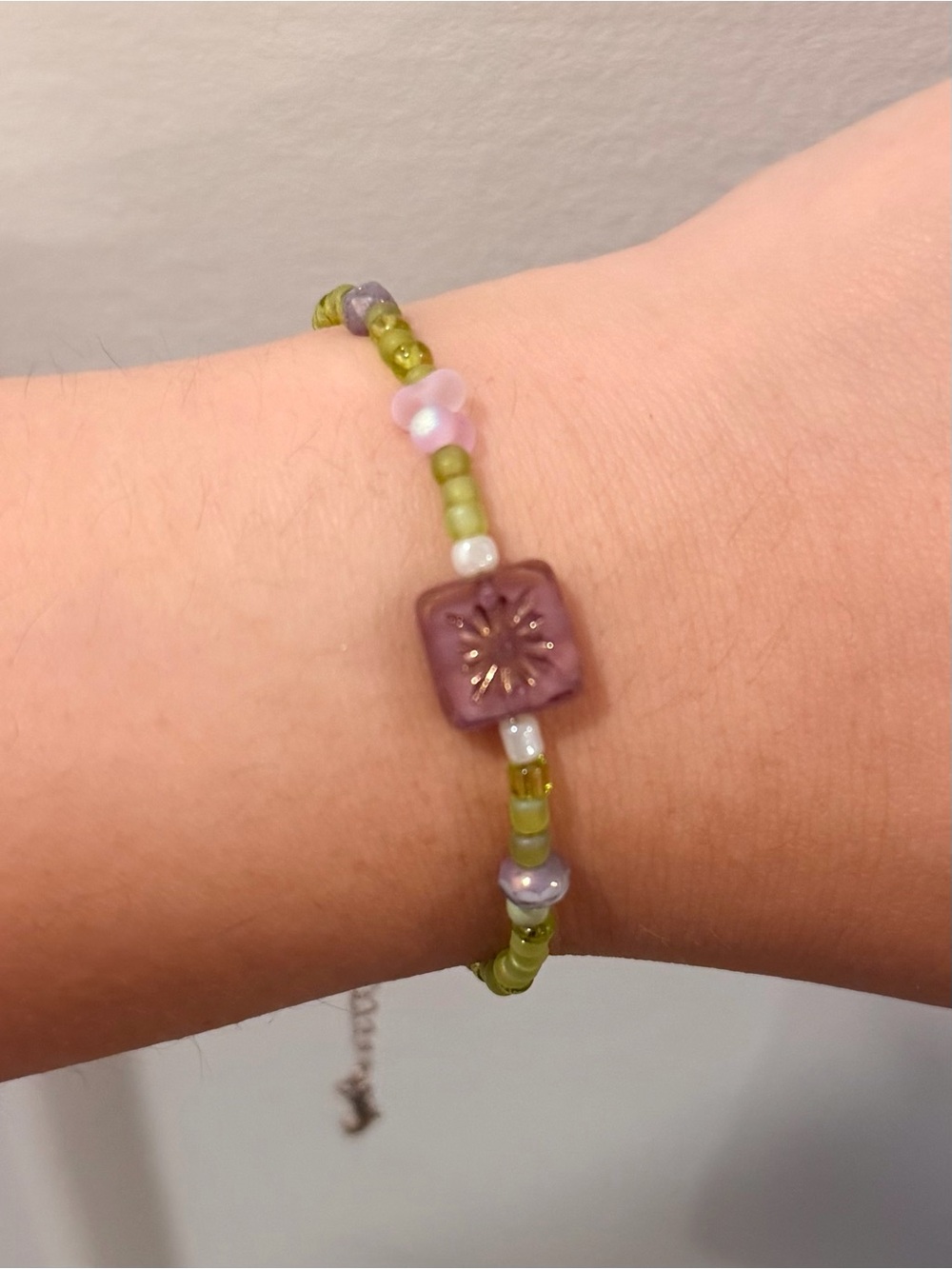 Delicate Purple Flower Glass Bead Bracelet - Green & Lavender